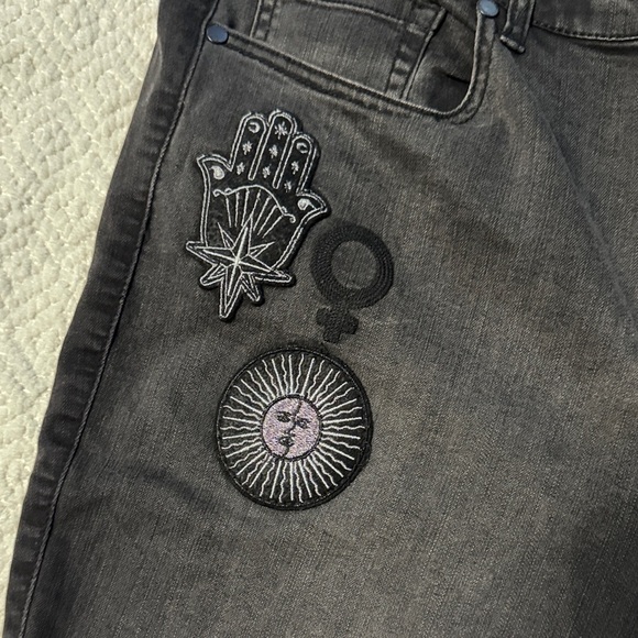 NWT Torrid Black High Rise Ultra Skinny Jeans with Embroidered Accents Size 20R - Picture 4 of 14